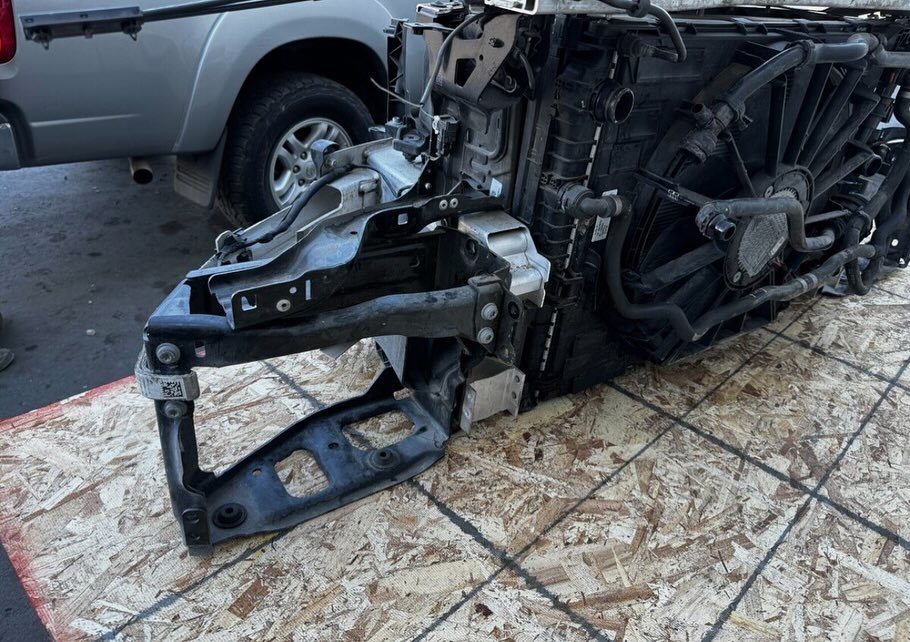 Radiator support core engine cooling fan set BMW 740 G11 G12 16-19 OEM - Image 2