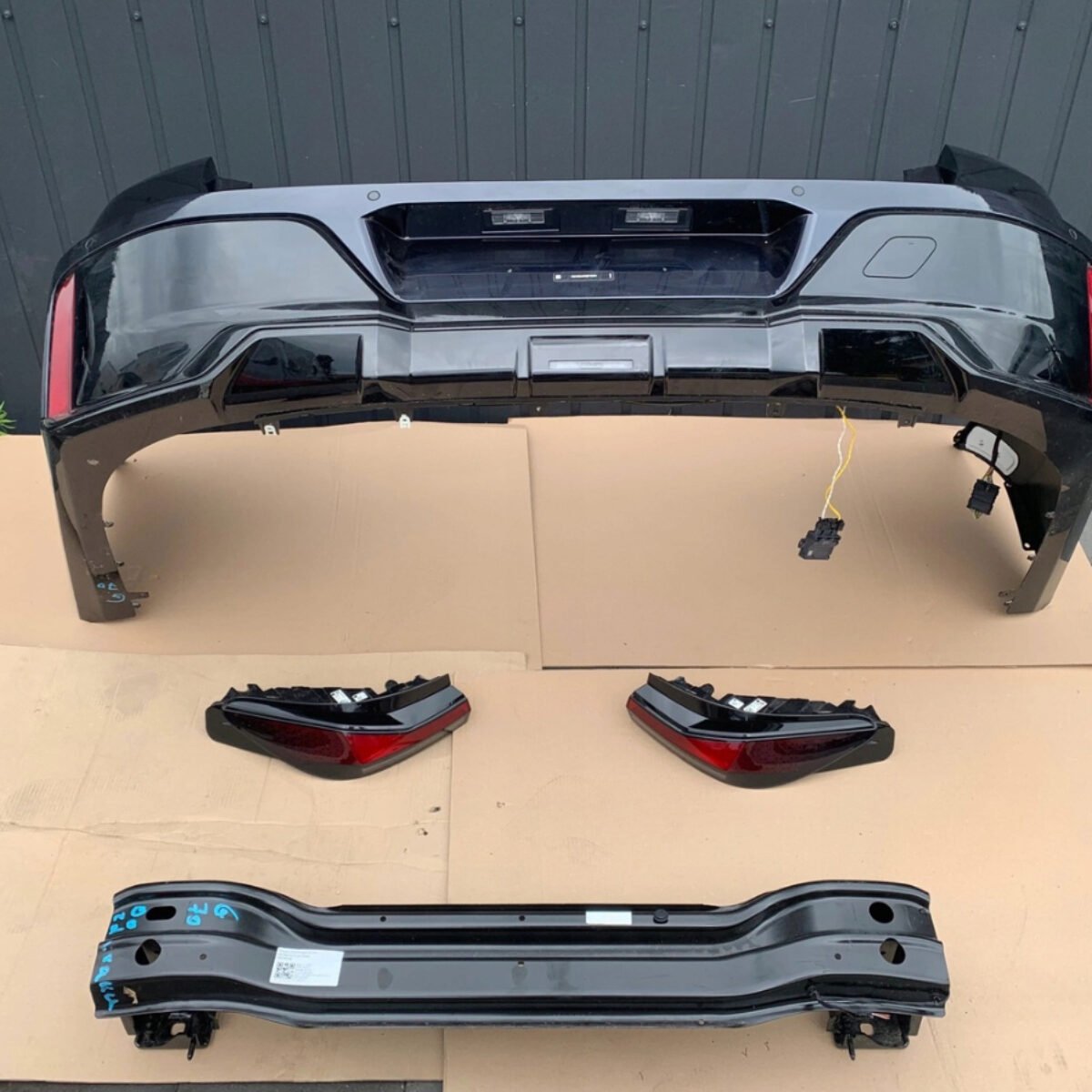 Bumper headlights bar rear bmw 7 g70 m-package 416 carbon schwarz