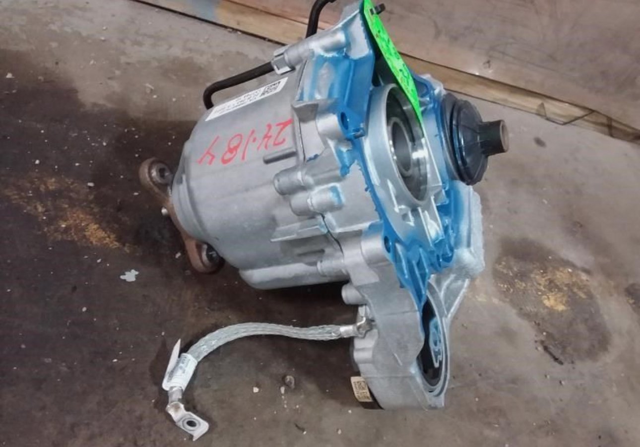 2023 BMW M5 OEM Transfer Case - Image 2