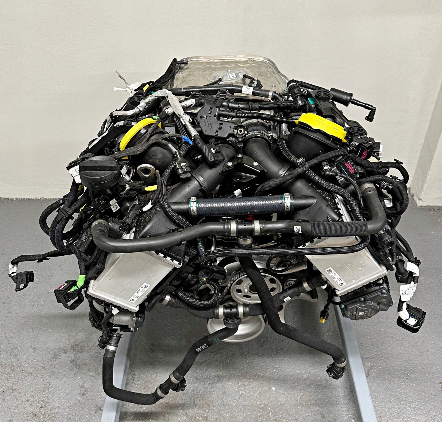 Bmw g70 g05 f95 m5 g90 g09 complete engine - Image 9