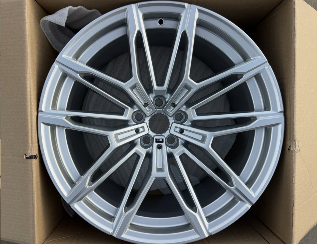 Set of FOUR BRAND NEW GENUINE OEM BMW G87 M2 2023 2024 Silver 930M Wheels Rims! - Image 4