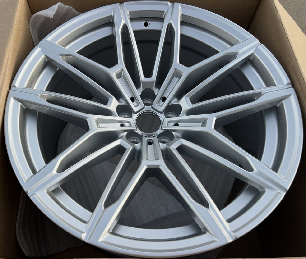 Set of FOUR BRAND NEW GENUINE OEM BMW G87 M2 2023 2024 Silver 930M Wheels Rims! - Image 6