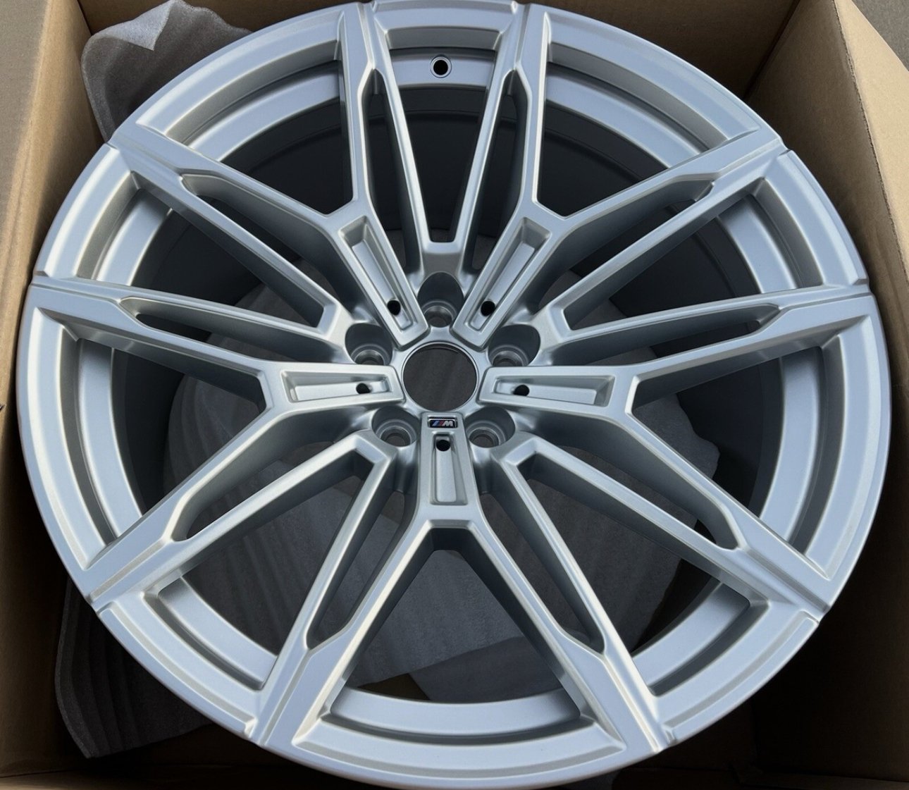 Set of FOUR BRAND NEW GENUINE OEM BMW G87 M2 2023 2024 Silver 930M Wheels Rims! - Image 7
