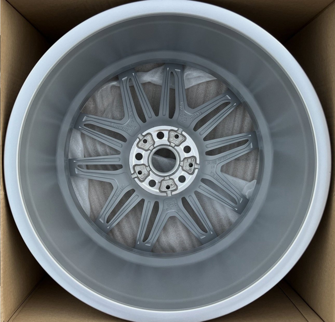 Set of FOUR BRAND NEW GENUINE OEM BMW G87 M2 2023 2024 Silver 930M Wheels Rims! - Image 9