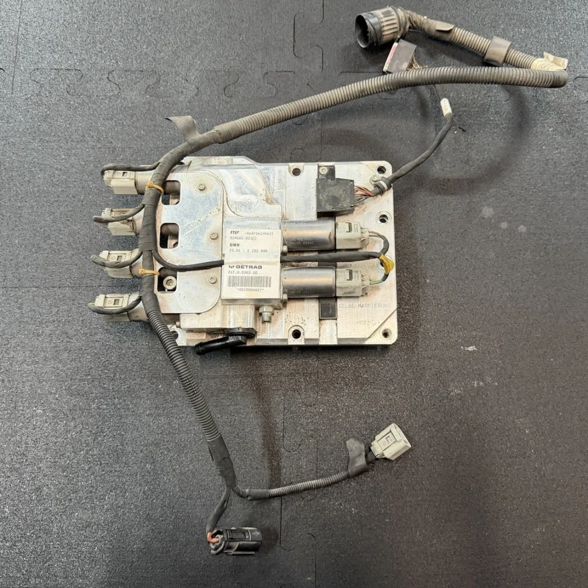 06-10 BMW E60 E63 M5 M6 SMG Transmission Hydraulic Solenoid Valve Block Unit OEM